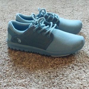 Etnies sneakers NWOT